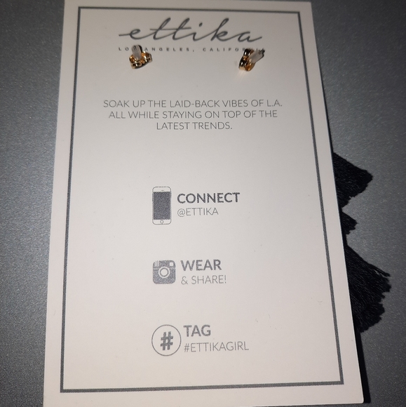 Earings - Picture 3 of 3